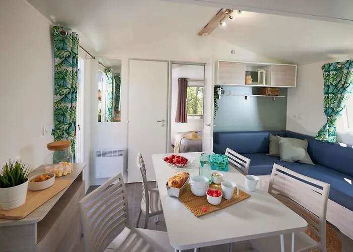 Kemp Le Village De Florine